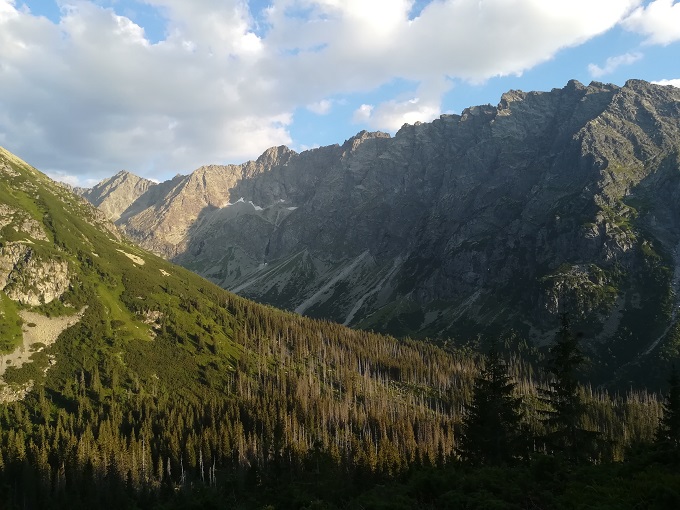 Grań Hrubego. Widok z Dolinki Kobylej.