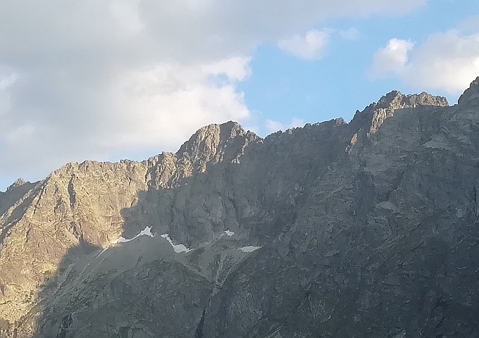 Północna ściana Hrubego Wierchu. Poniżej Wielki Ogród i Hruba Bula.