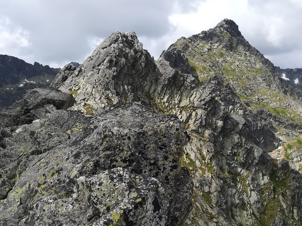 Grań Soliska. Widok na Furkotne Solisko i Małe Solisko.