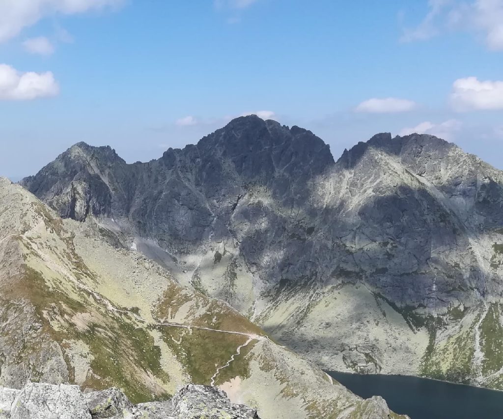 Cubryna, Mięguszowiecki Szczyt Wielki i Mięguszowiecki Szczyt Pośredni. Widok z Hlińskiej Turni.